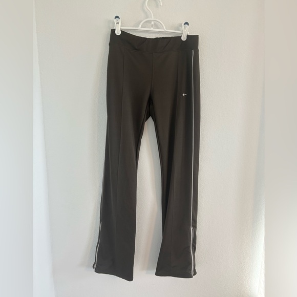 Nike Women’s Olive Green Warm Up Track Pant - Picture 3 of 14